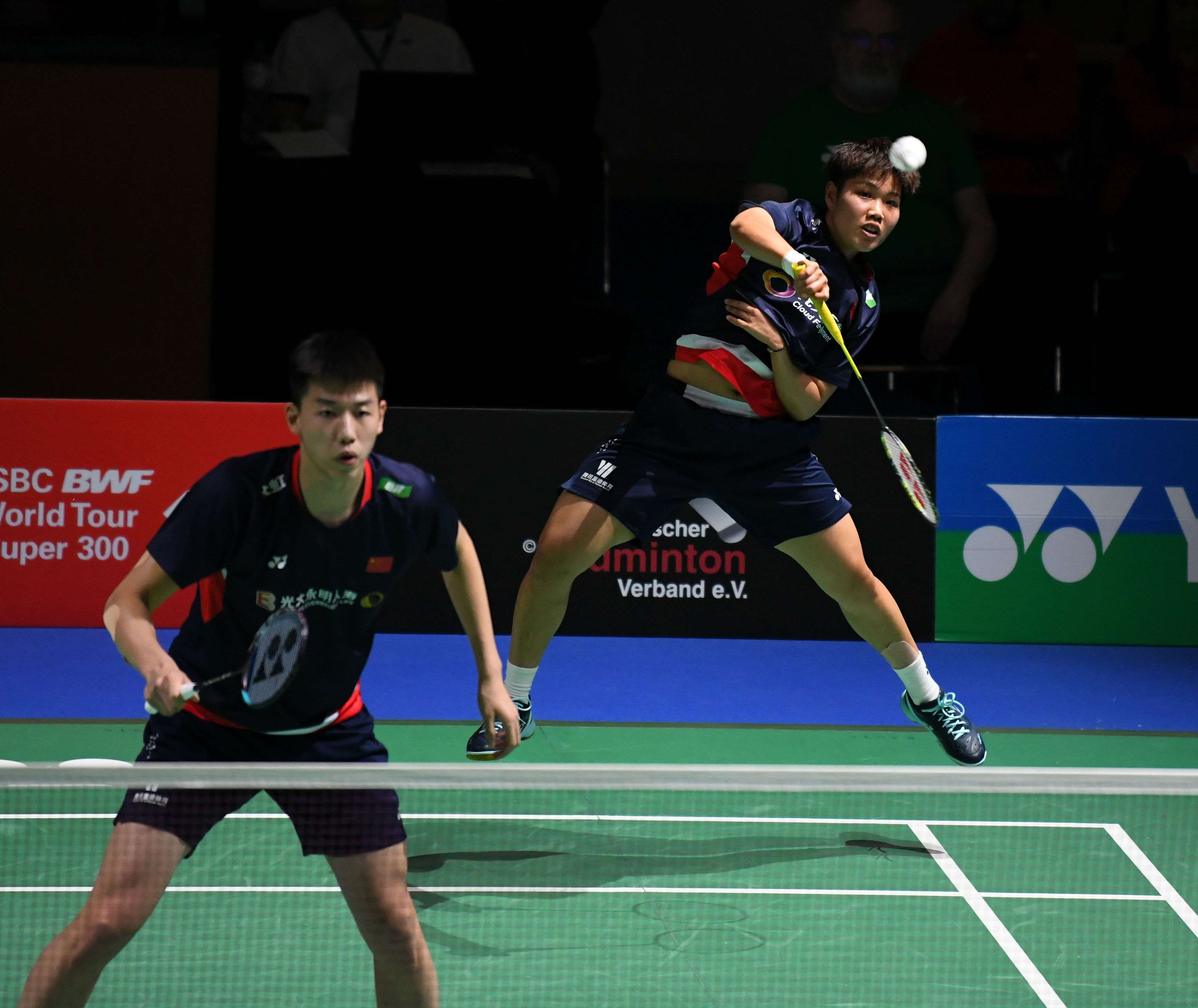 对高空球的 对高空球的