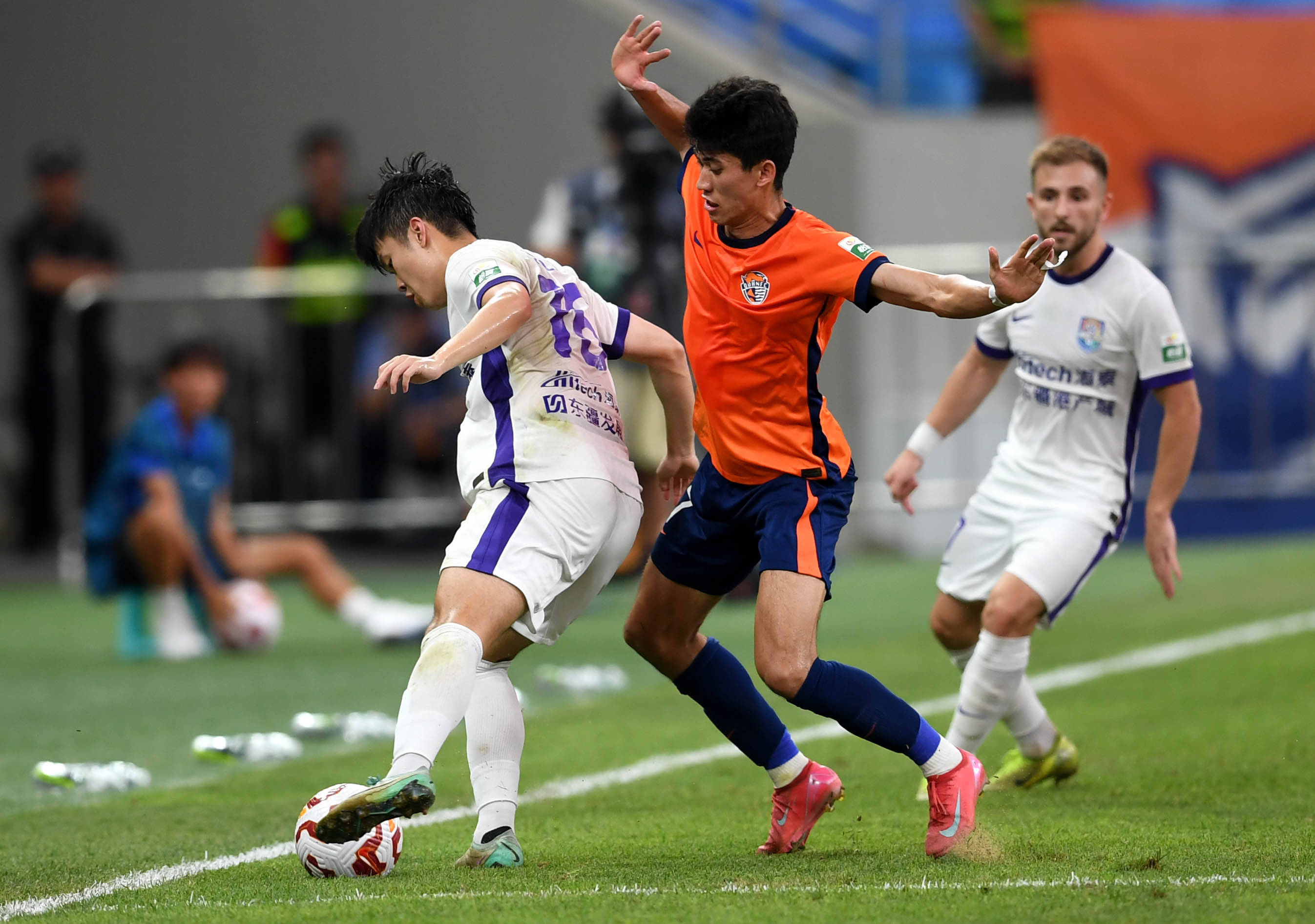 身着红色队 身着红色队